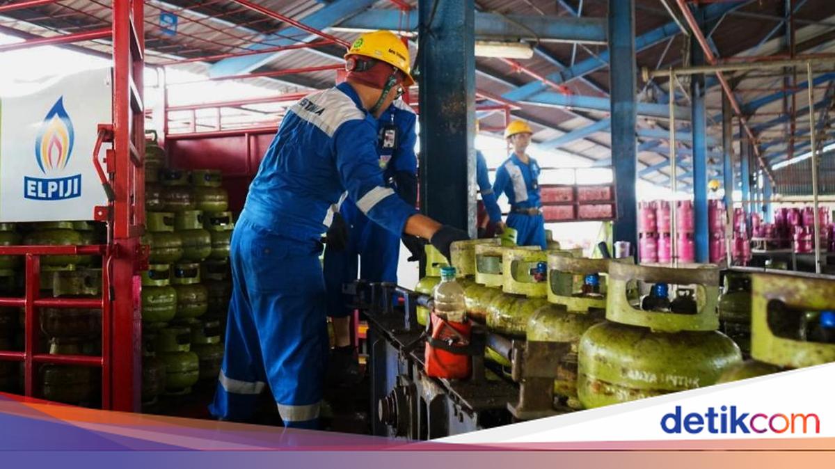 To Address Shortage, Pertamina Distributes 27,000 Melon LPG Cylinders to East Lombok