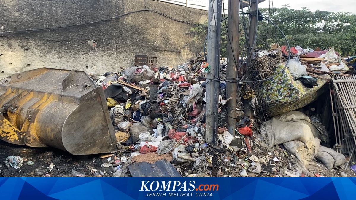 “Back in Ahok’s Time, Piles of Rubbish Were Not Allowed”