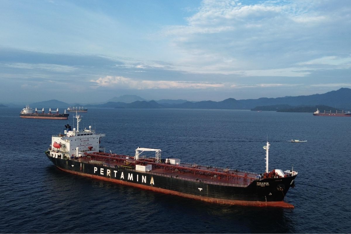 Pertamina supports energy distribution in remote areas through sea logistics fleet