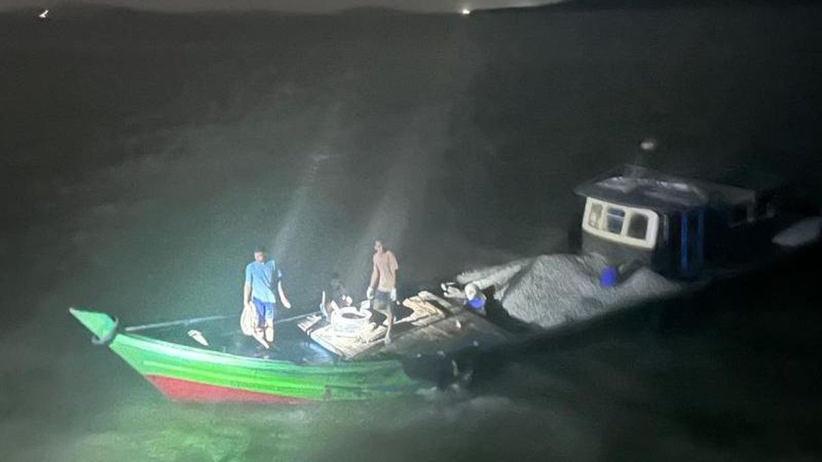 Indonesian Warship Intercepts Granite Pirates in Riau's Geram Strait