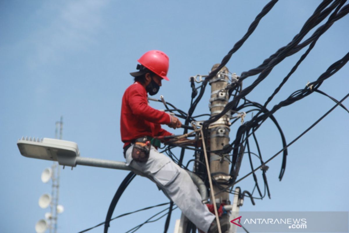 North Jakarta Road Infrastructure Agency Repairs Thousands of Street Lights Across Six Districts