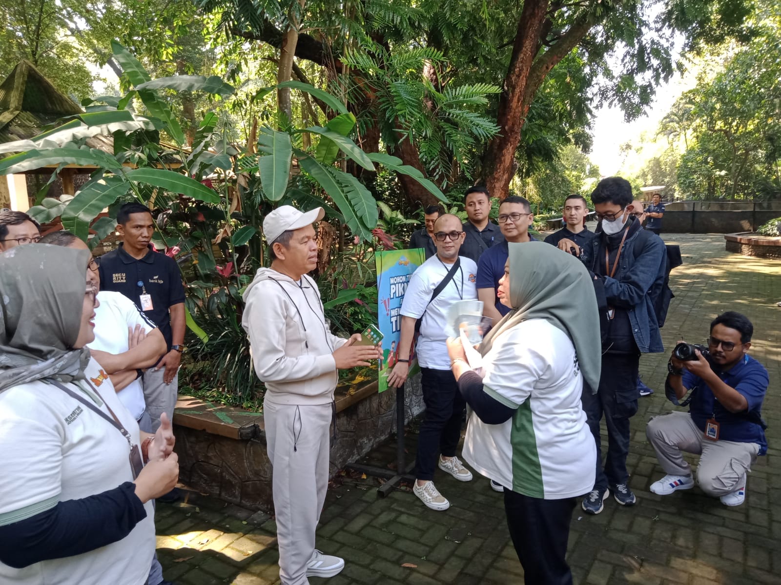 Two Months' Salaries Finally Paid, Bandung Zoo Employees Appreciate Governor