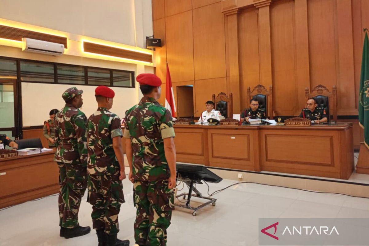 Judge Highlights Sleeve Differences in Uniforms of Defendants in Bank Branch Head Murder Case