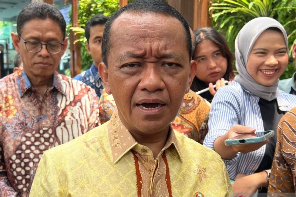 Bahlil meets with private sector to find formulation for non-subsidised fuel prices