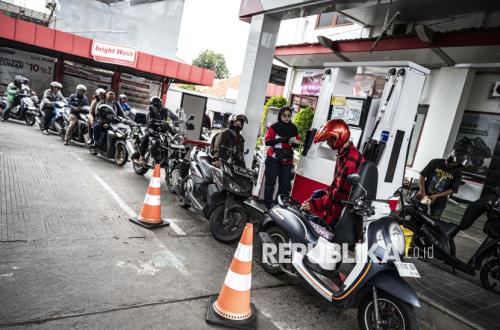 Bahlil Discusses Non-Subsidised Fuel Pricing Scheme, Pertamina to Bear Temporary Differential