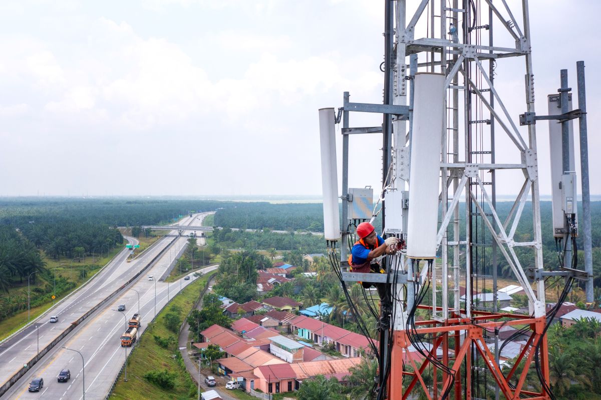Smart Tower: Real-Time Data-Based Telecommunications Towers