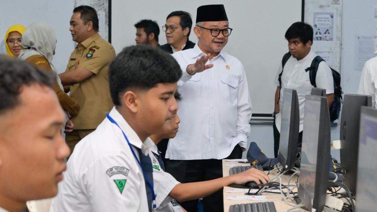 Minister Mu'ti States First Day of Junior High Academic Ability Test Runs Credibly and Smoothly
