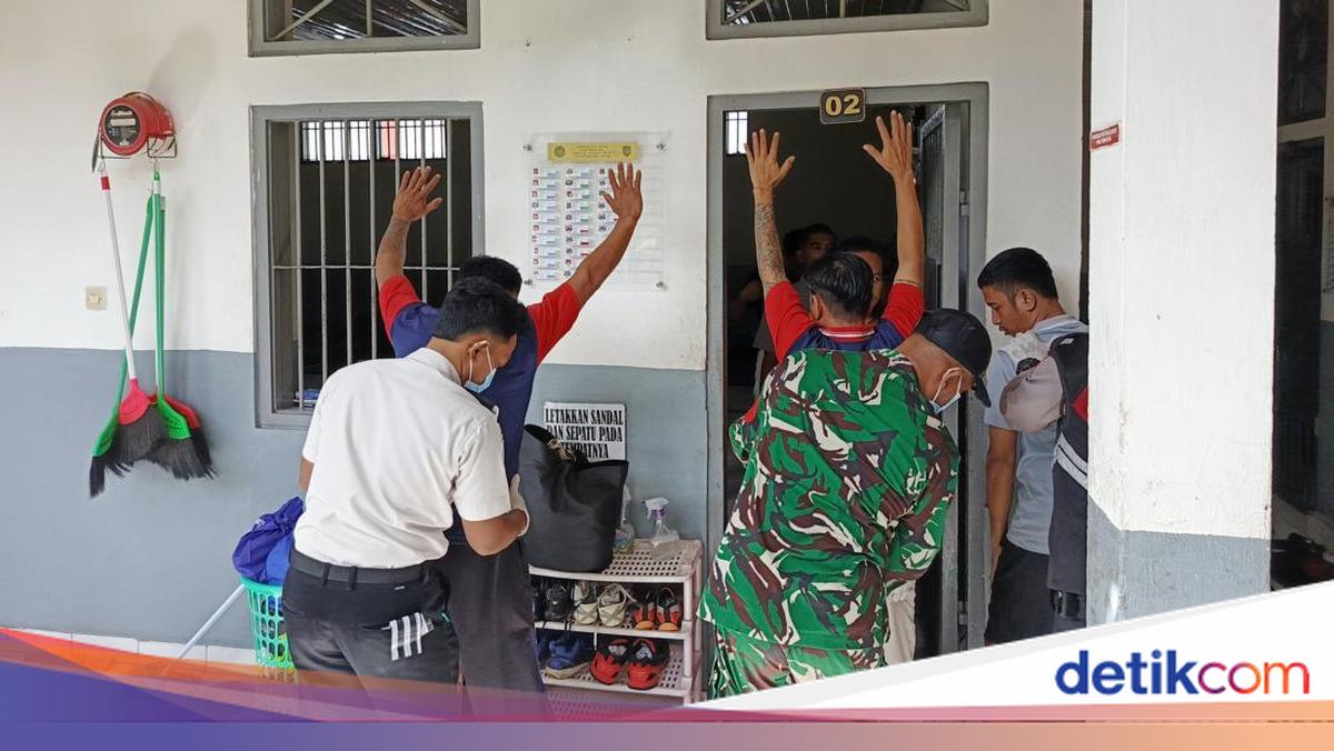 Joint Task Force Conducts Raid and Mass Urine Tests at Negara Detention Centre