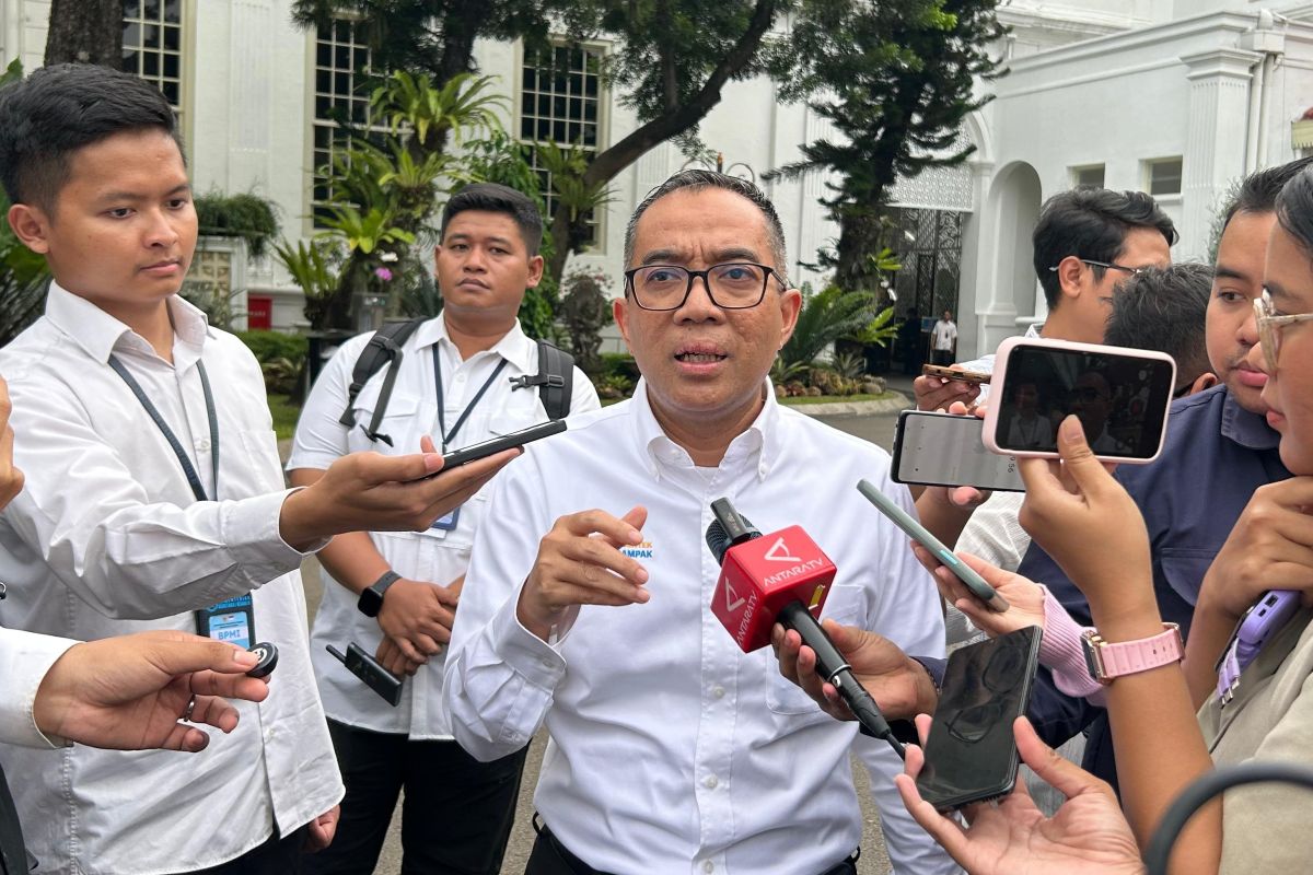 Higher Education Minister requests more digital student assignments