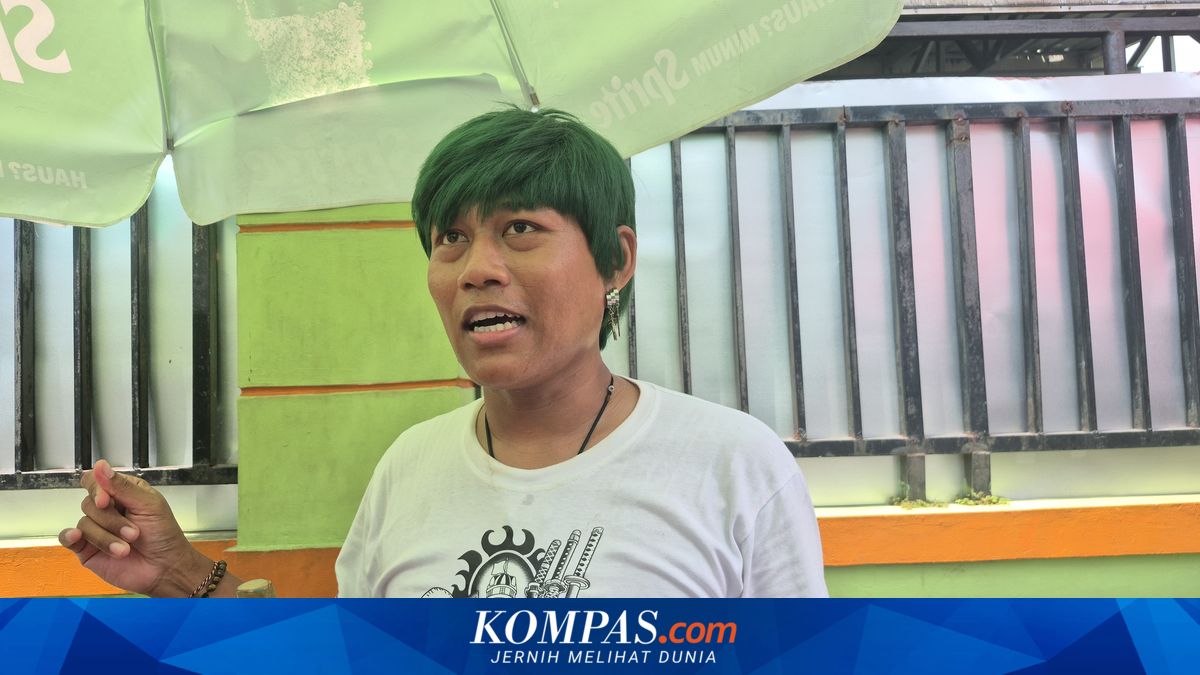 Jakarta Street Vendors Cosplay as Officials to Anime Characters: Survival Strategies and Symbolic Resistance