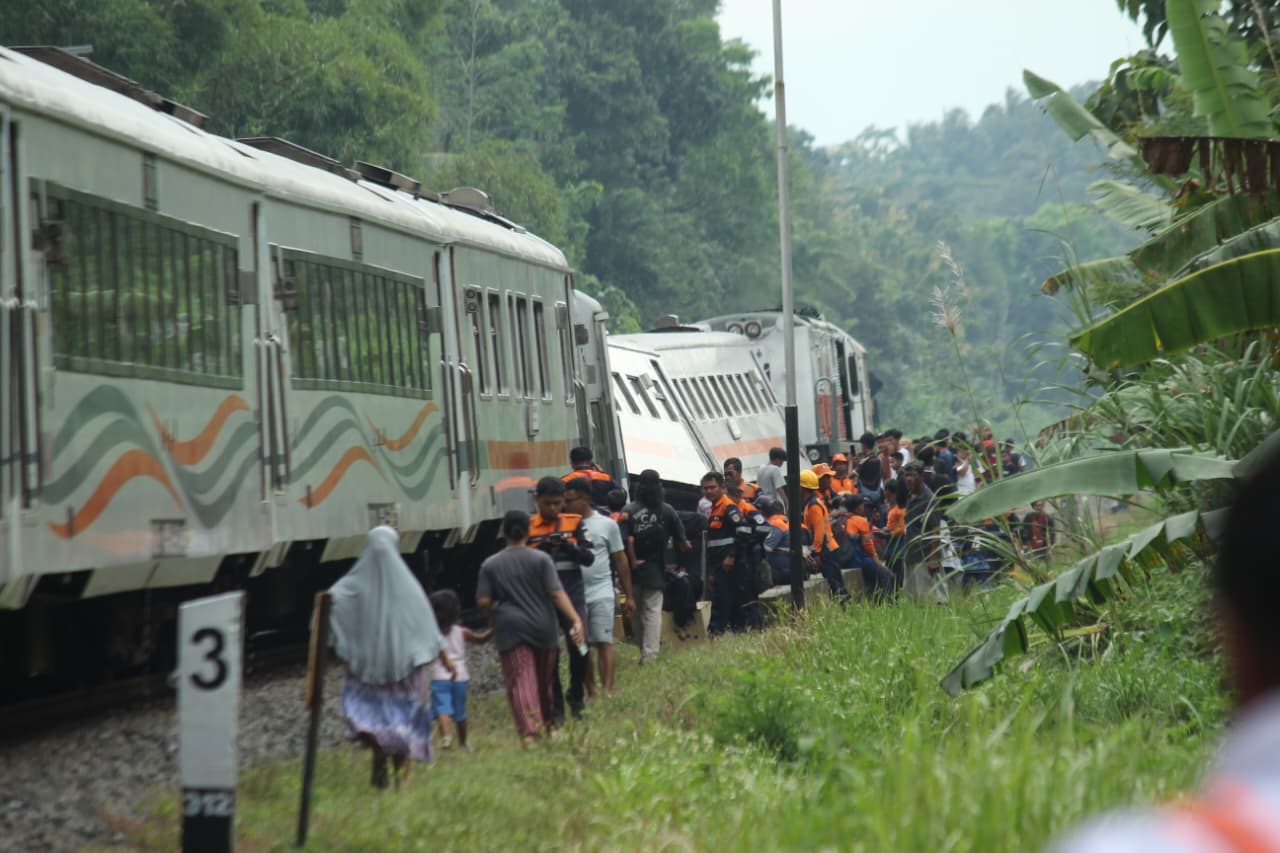 KA Bangunkarta Derailment: KAI Daop 5 Prepares 10 Buses to Transport Passengers