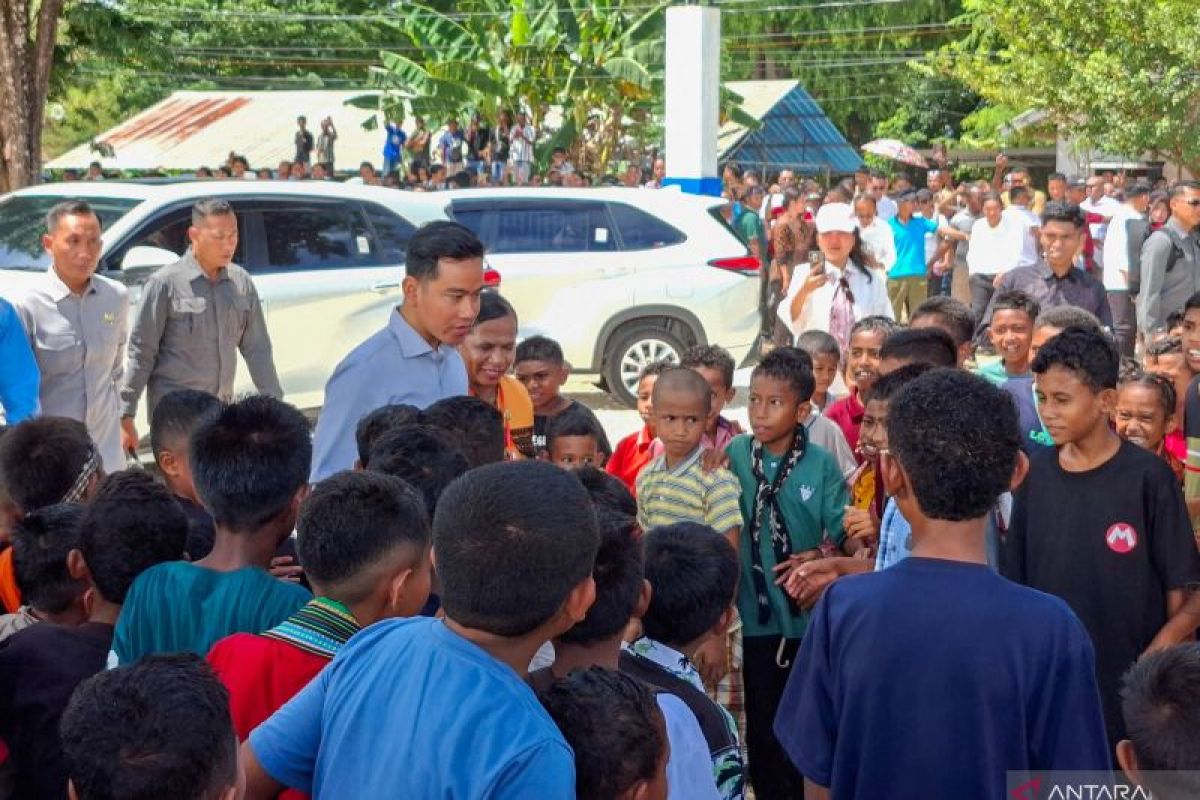 Vice-President Gibran reviews revitalised primary school in Kupang