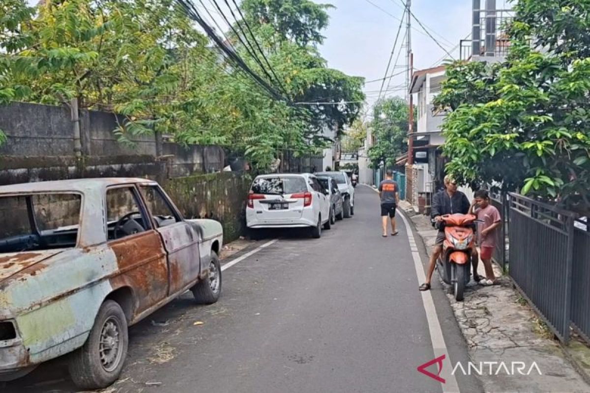 East Jakarta PPSU Officer Receives First Warning After Posting AI-Generated Photo on Illegal Parking