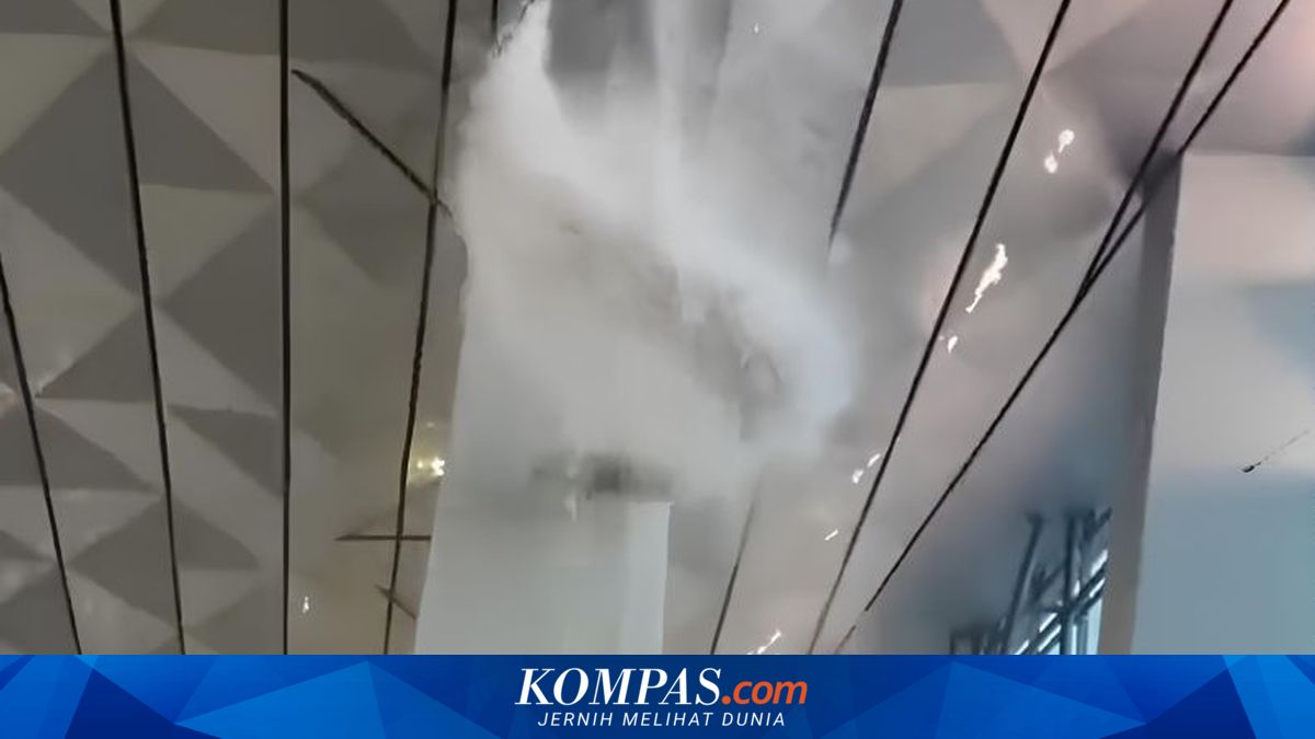 Ceiling of Terminal 3 at Soekarno-Hatta Airport Collapses, Construction Expert Urges Roof System Repairs