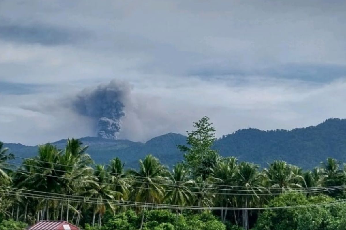 PGA urges residents not to engage in activities within a 4 km radius of Mount Dukono