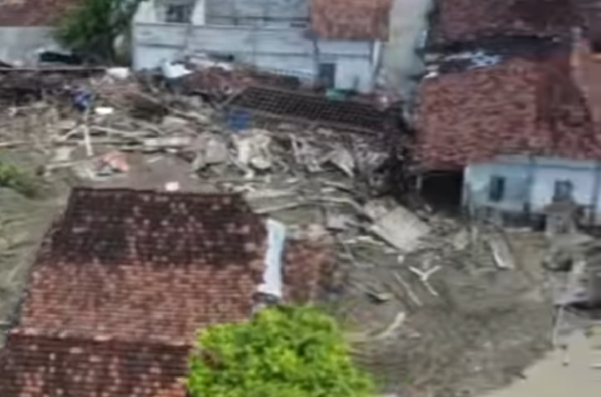 Floods in Demak Recede, 12 Houses Swept Away and Thousands of Residents Affected