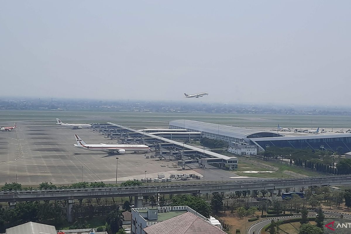Extreme weather diverts several flights at Soekarno-Hatta Airport