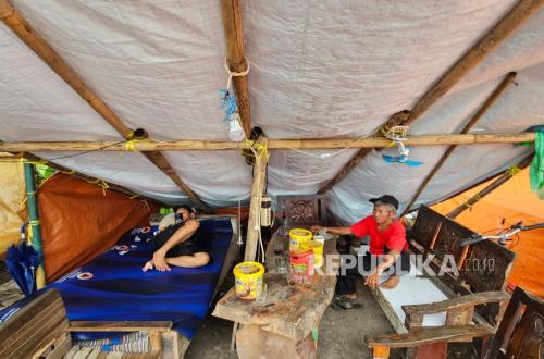 90 Days in Displacement: Semarang Residents Affected by Land Movement Await Government Relocation Promise