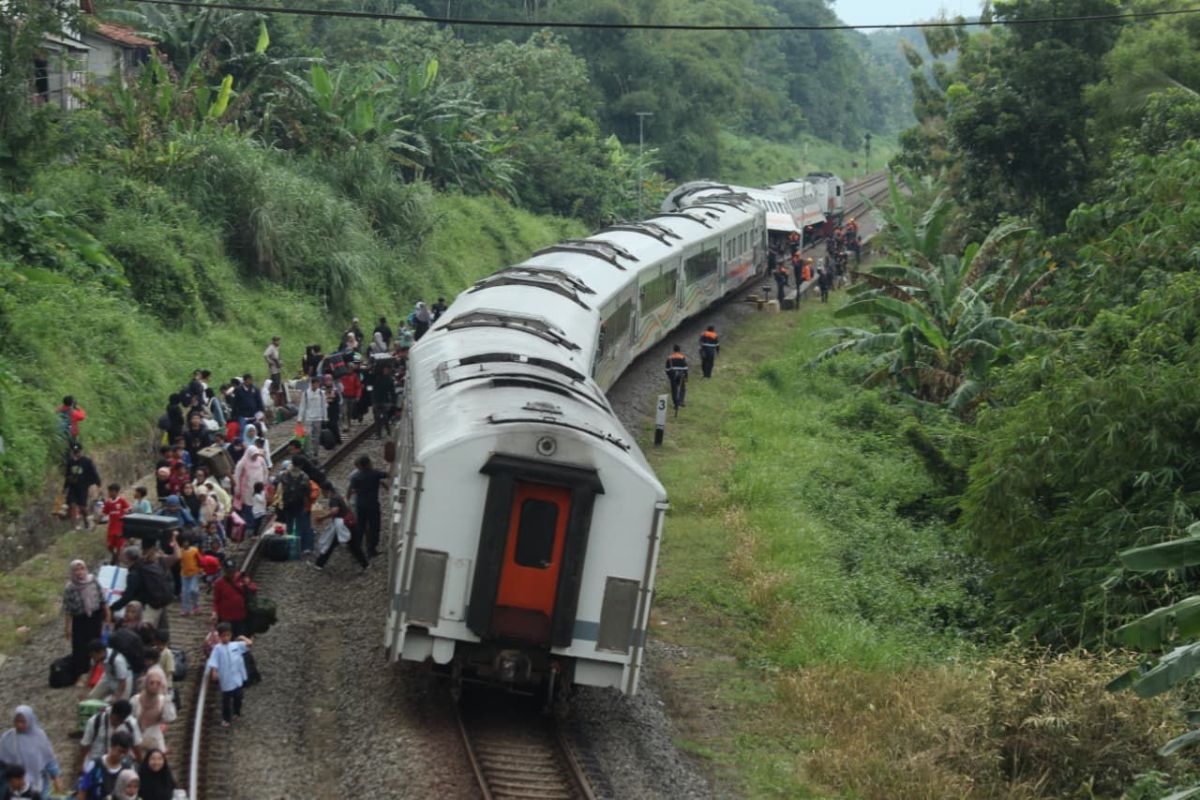Bandung Regional Operations: Regular Trains Normal Despite Derailment in Bumiayu