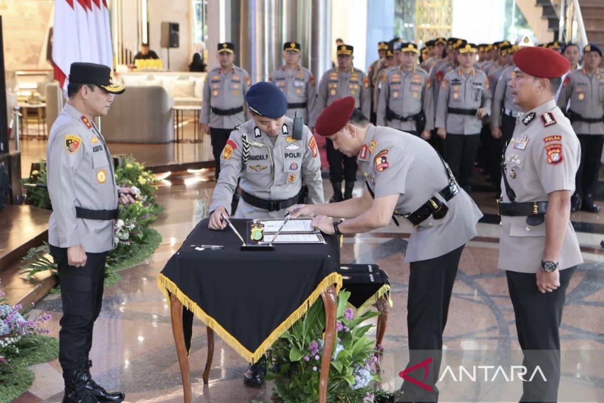 Handover of three officials, Metro Police Chief: Service never stops