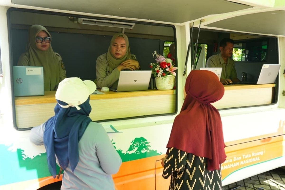 West Jakarta Land Agency Launches "Cantik", Free Mobile Consultation Service