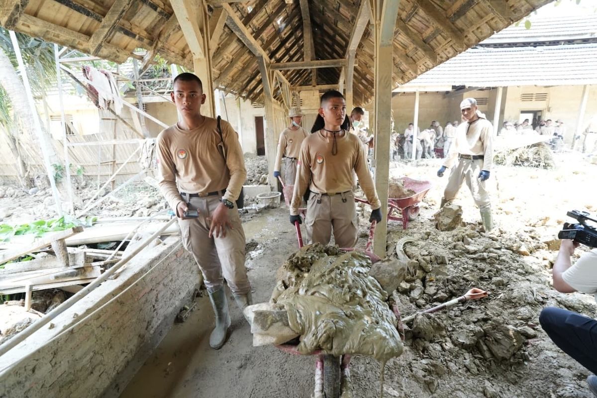 Satgas PRR: IPDN Cadets Clean Historic Site in Aceh Tamiang