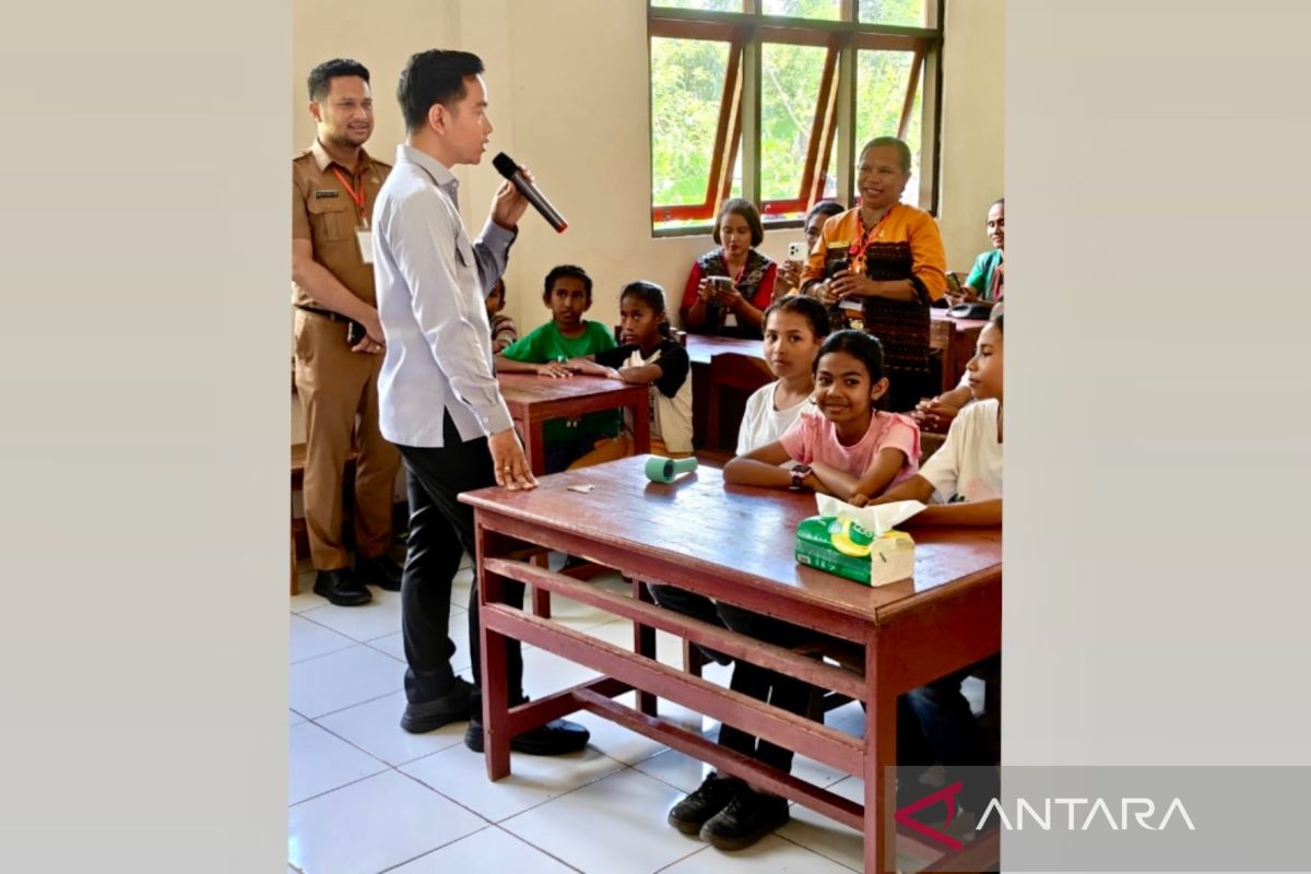 Vice President promises to find solutions to improve welfare of honorary teachers at Kaniti Elementary School in Kupang