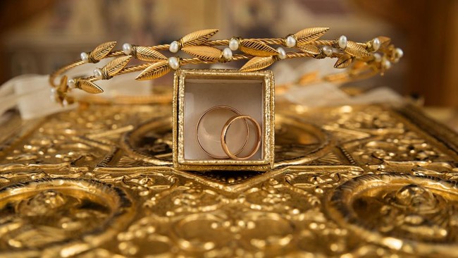 Gold Prices Freeze as Traders Await Trump-Iran Deadline Today