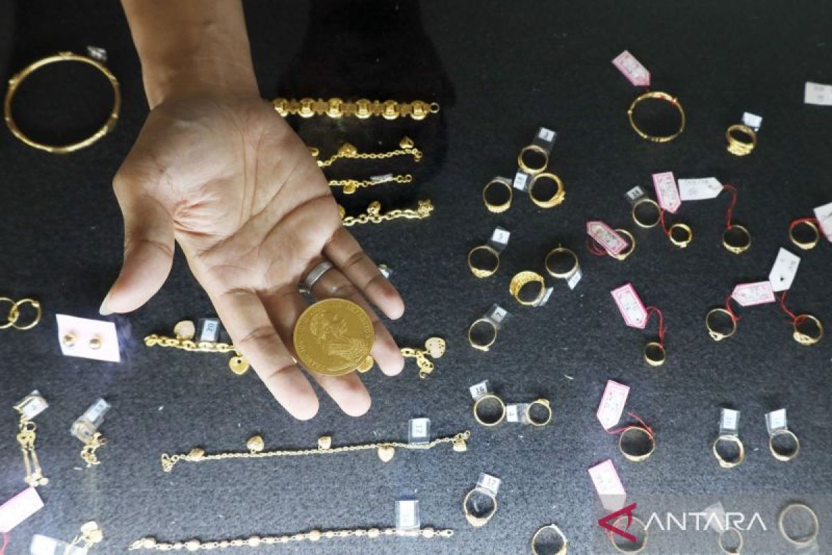 Gold Prices for UBS, Antam, and Galeri24 at Pegadaian Drop Simultaneously This Tuesday Morning