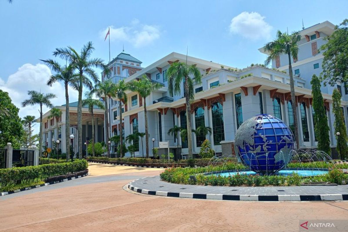 One Malaysian Ship Granted Permission to Cross the Strait of Hormuz