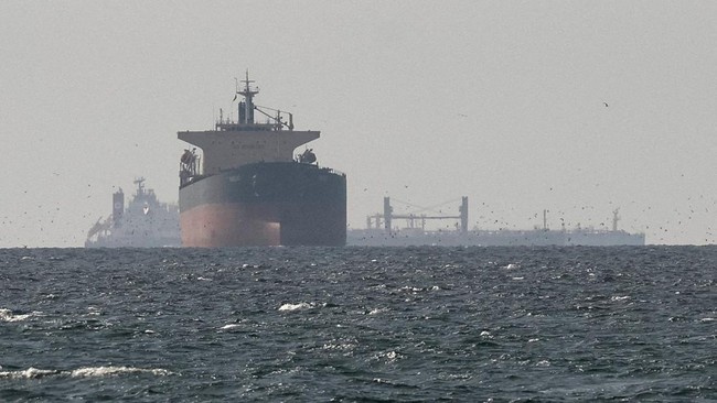 Facts Prove Ships Can Still Pass Through the Strait of Hormuz, But...