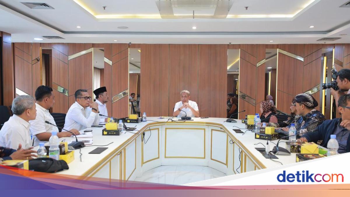 Deputy Social Minister Supports Proposal for HB II to Become National Hero During Meeting with Pagerejo Residents