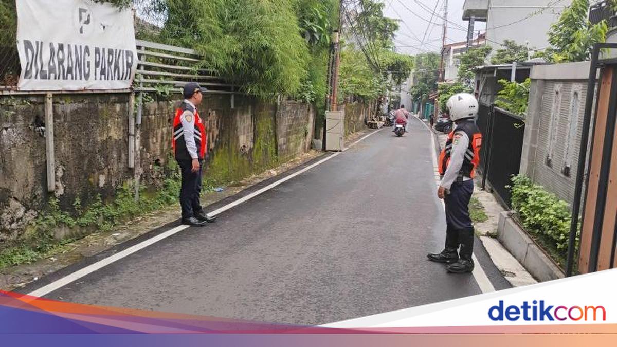 Illegal Parking Vehicles in East Jakarta Relocated After Viral AI-Edited Photo Incident