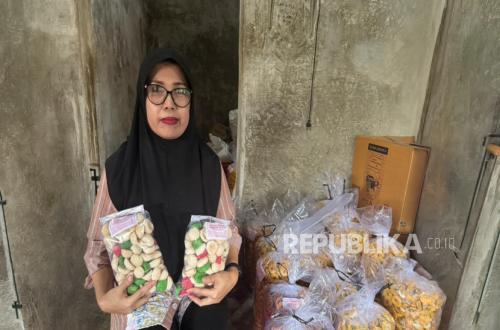From a Simple Kitchen, This Resilient Woman Succeeds in Developing Her Cake Business with BRI Support