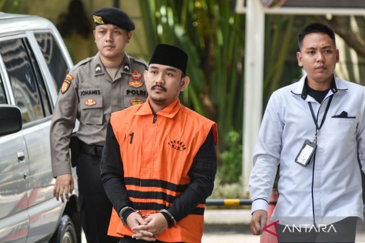 KPK examines businessman over alleged payment of money to Ade Kunang