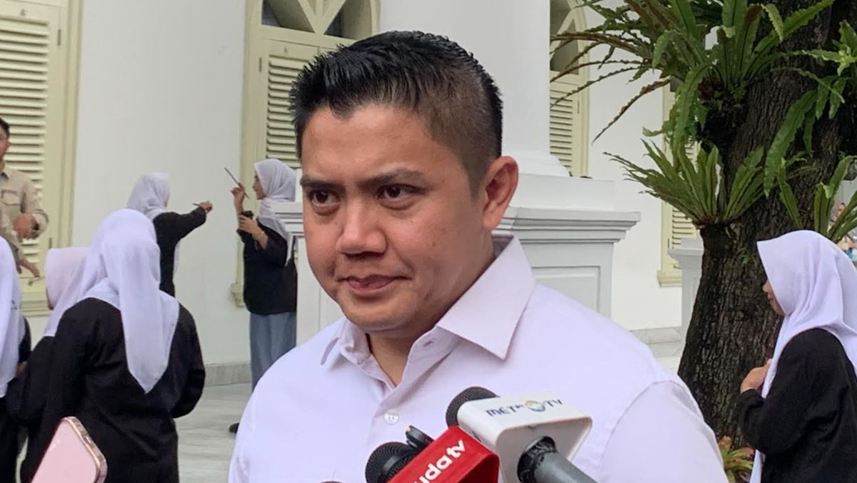 Cabinet Secretary Teddy Responds to Saiful Mujani's Call to Overthrow Prabowo