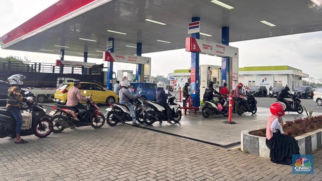 Airlangga Reveals Timeline for Limiting Subsidised Fuel Purchases to 50 Litres per Day