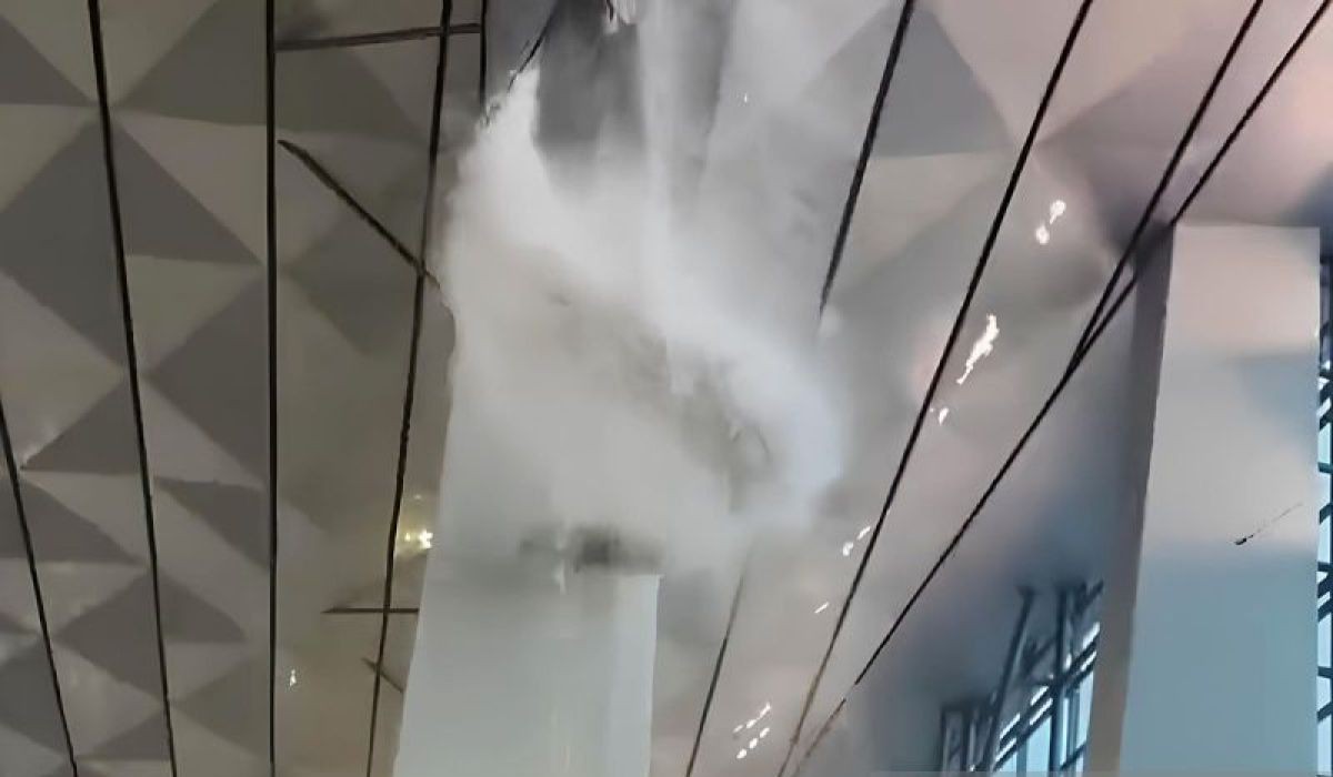 Roof of Terminal 3 at Soekarno-Hatta Airport Collapses, Repairs Targeted for Completion in 2 Days