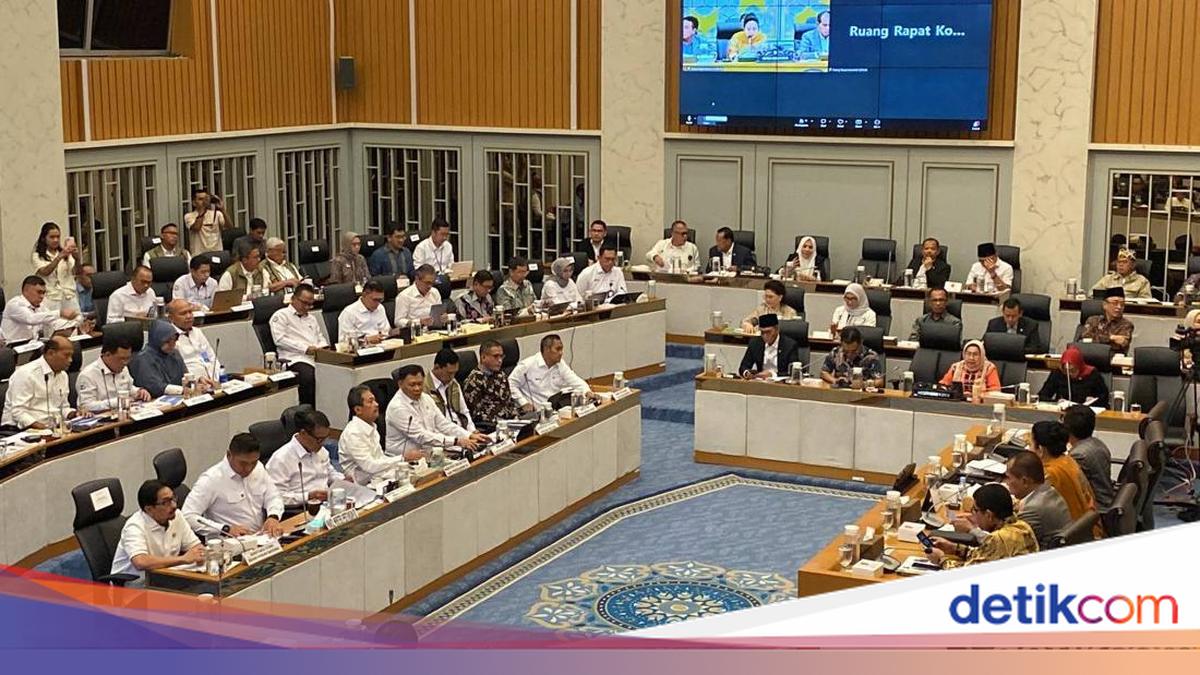 Trenggono Reveals Geopolitical Impact on Fishermen's Fuel to Exports