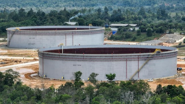 Bahlil Confirms Indonesia to Begin Construction of New Oil Tanks in May 2026