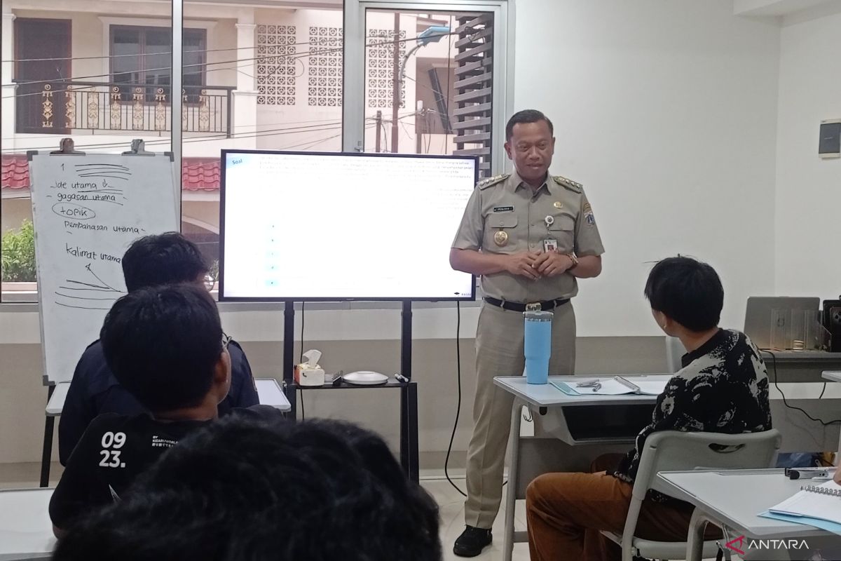 Jakarta East City Government and Naiju Mentor 30 KJP Recipient Students for State University Admission