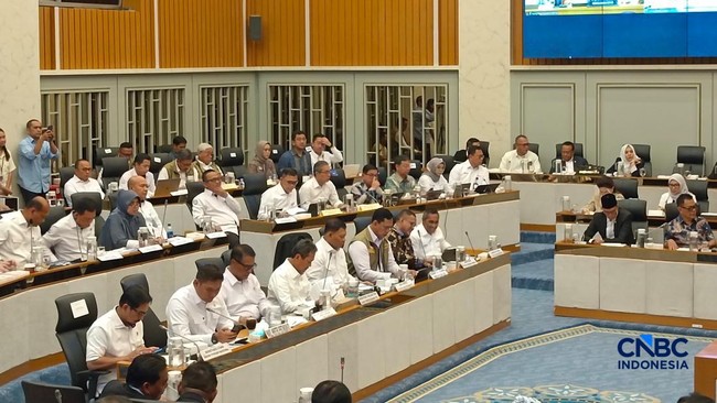 Indonesian Fishermen on High Alert, Minister Trenggono Warns of Looming Series of Problems
