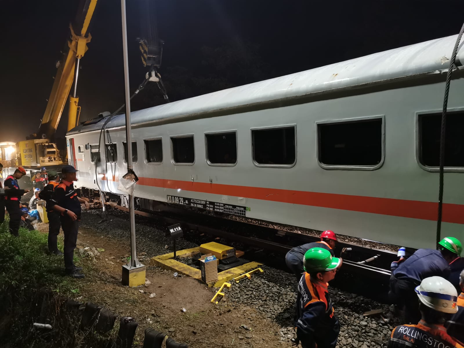14-Hour Evacuation and Repair After KA Bangunkarta Derailment Allows Rail Line at Bumiayu Station to Reopen