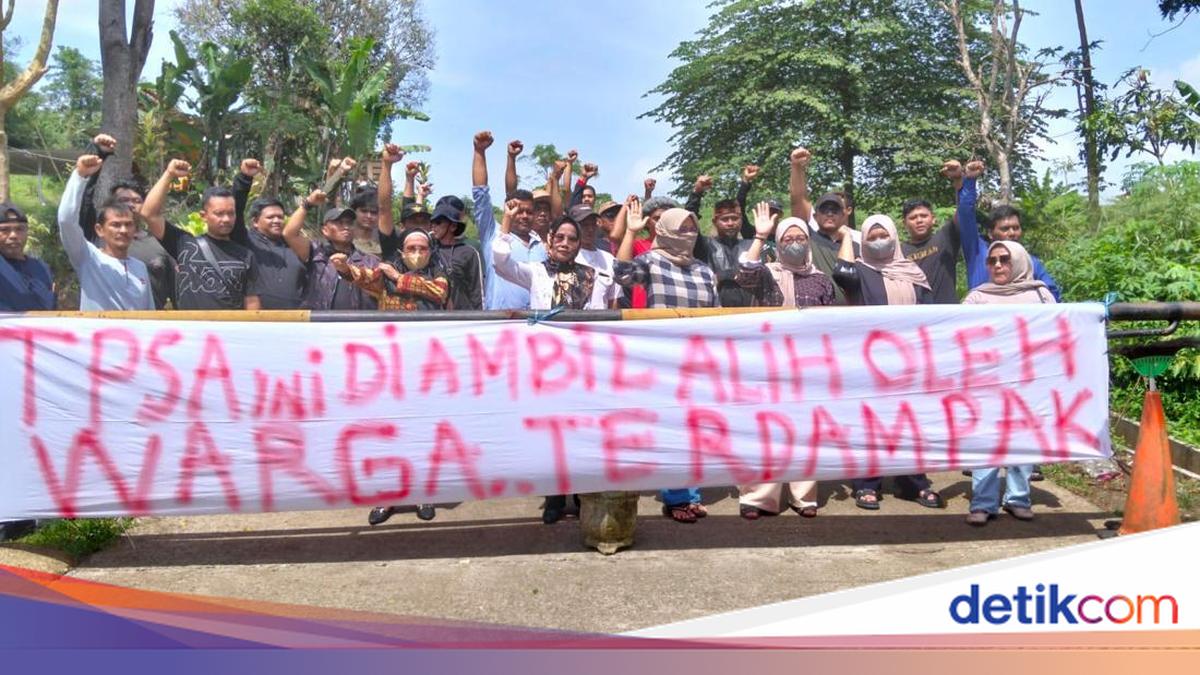 Residents Block Bangkonol Landfill in Pandeglang: Scattered Rubbish Causes Odour