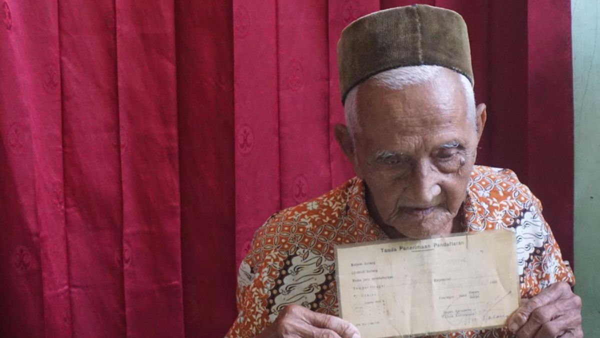 Nyak Sandang, Donor for Indonesia's First Aircraft, Passes Away