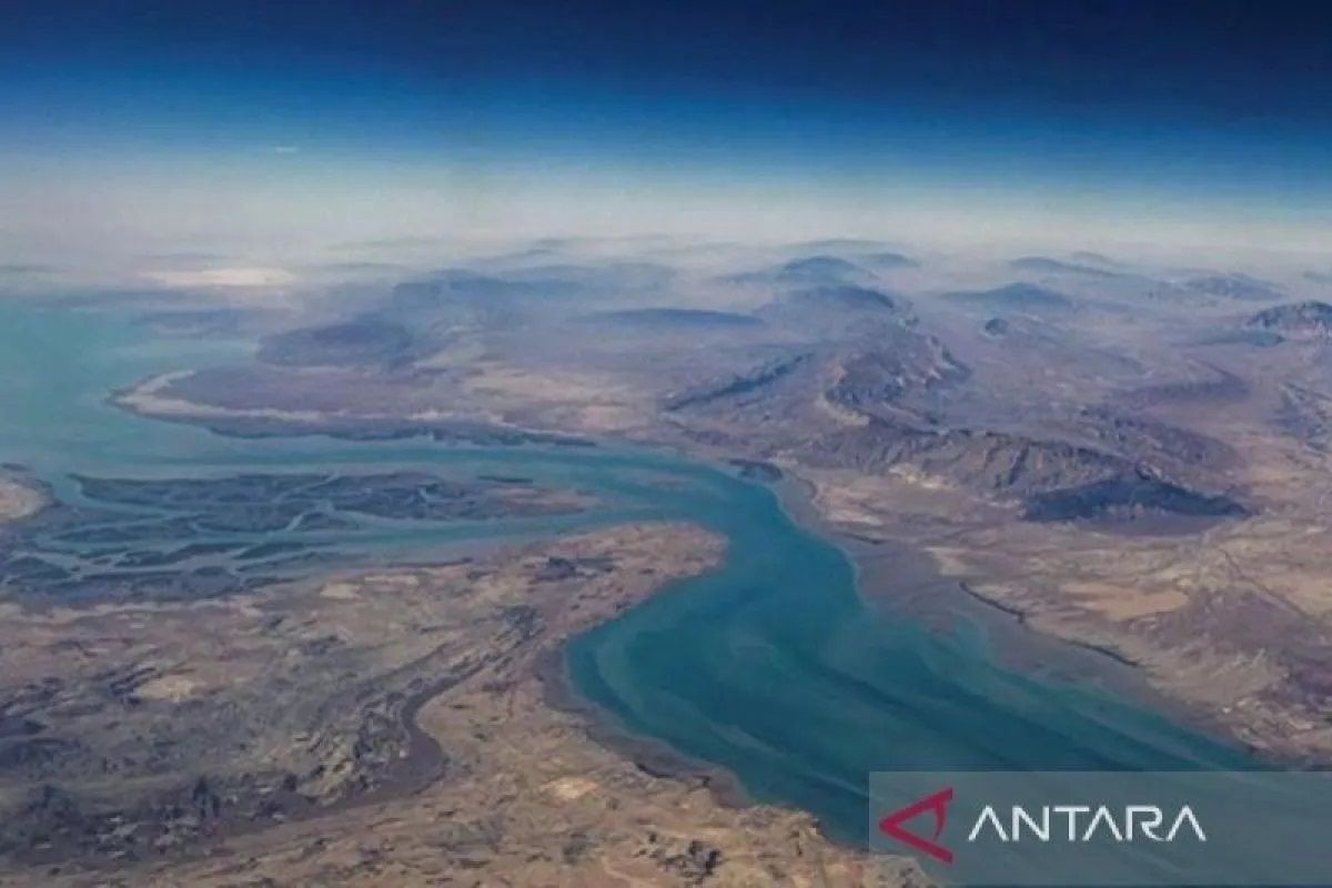 Qatari Tanker Ships Change Course Before Entering the Strait of Hormuz