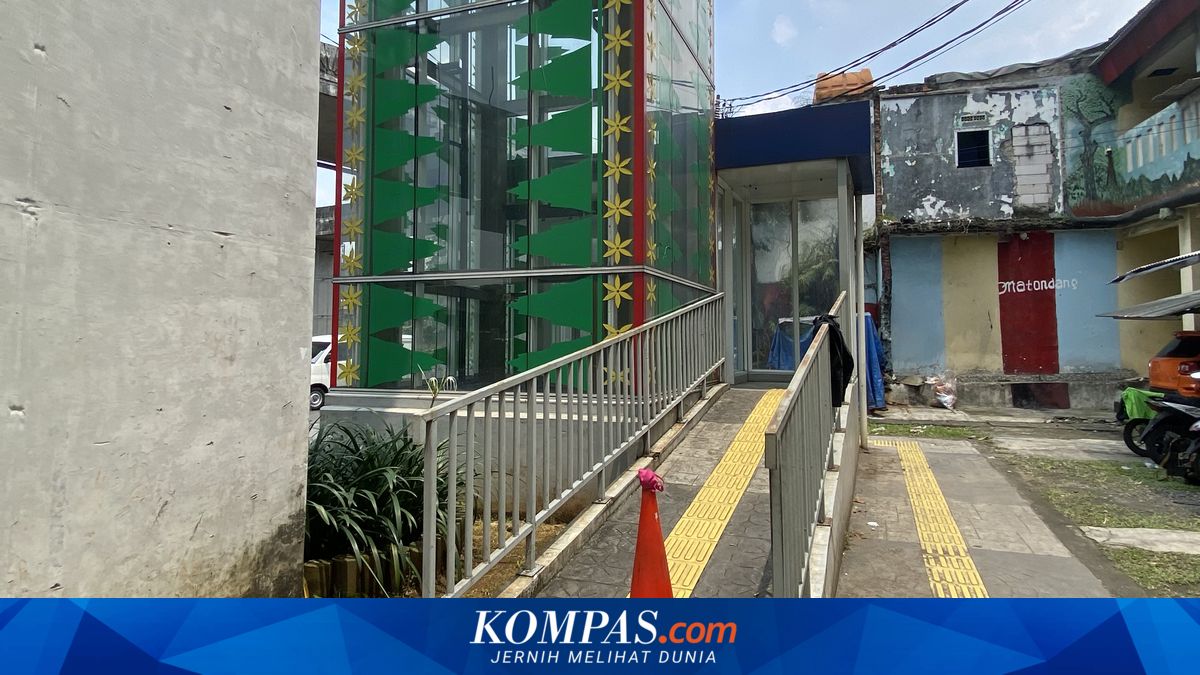 Lenteng Agung JPO Lift Out of Order and Neglected, Forcing Users to Climb 62 Steps