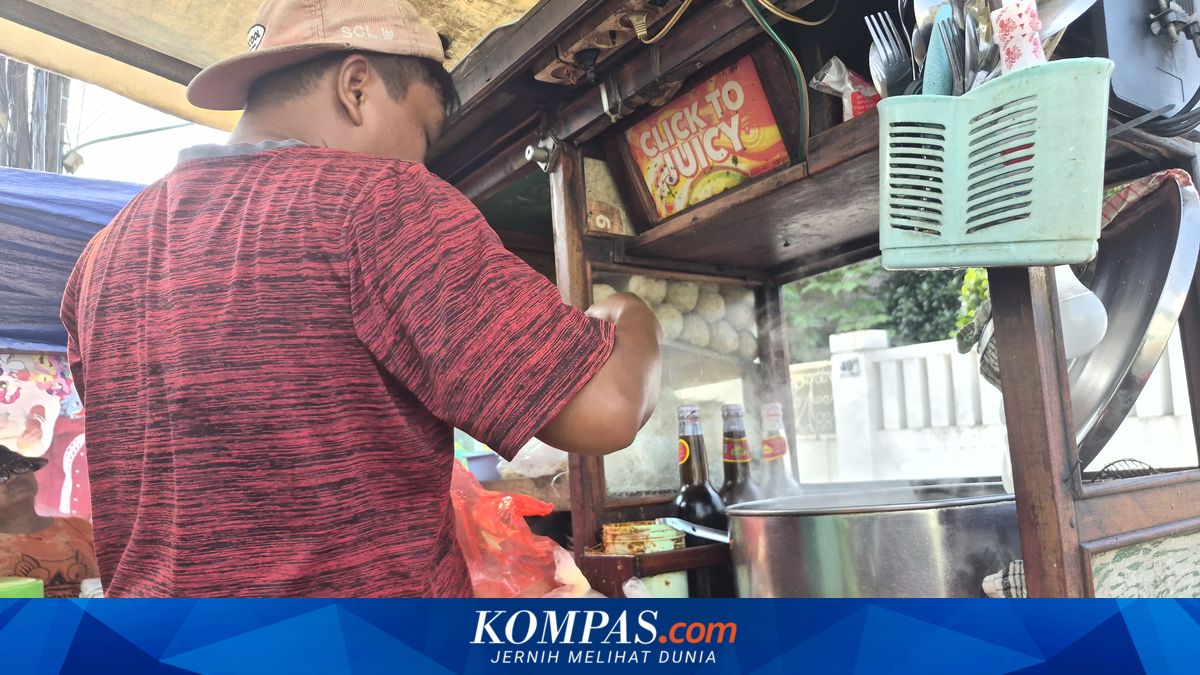 Street Vendors of Crackers and Meatballs Lament High Plastic Prices: To Be Wrapped by Hand?