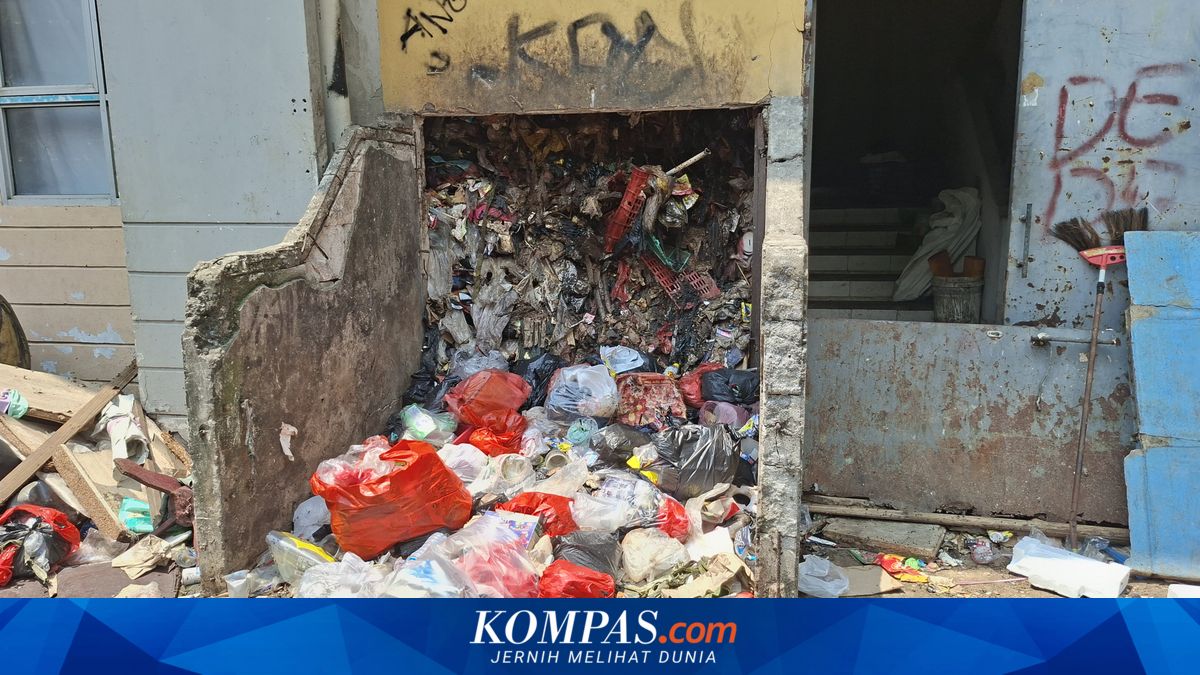 Garbage Piles in Tambora Flats, Decomposition Expected to Take 6 Months