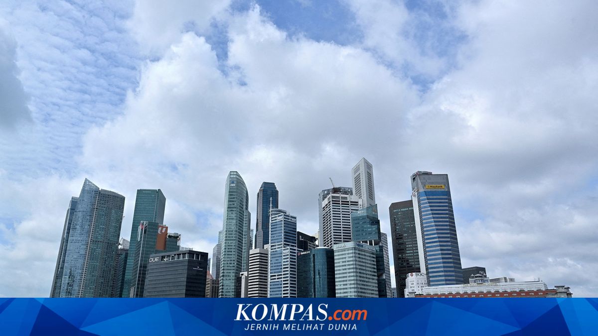 To Mitigate Impact of Global Oil Price Surge, Singapore Distributes Cash Aid and Fuel Vouchers